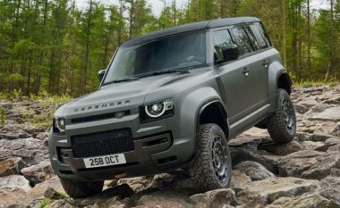 Land Rover prezanton Defender Octa