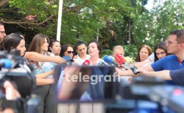 “Pagat e ulëta nuk na mjaftojnë as për bukë” – protestojnë punëtorët teknik të Kuvendit të Kosovës