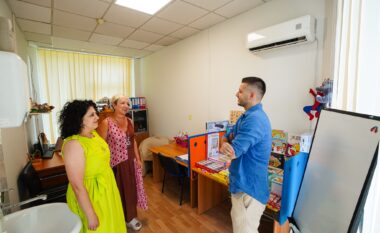 Korporata Rugove dhuron donacion për Repartin e Psikiatrisë së Fëmijëve dhe Adoleshentëve në QKUK