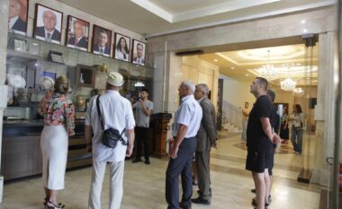 Bashkatdhetarët “vërshojnë” Kuvendin e Kosovës, kanë kritika për deputetët