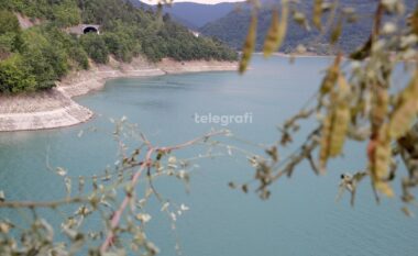 Dyshohet se një person është mbytur në liqenin e Ujmanit