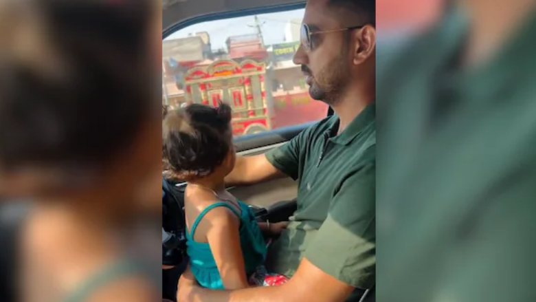 Burri vozit veturën me vajzën e tij në prehër, videoja ngjall reagime në rrjete sociale