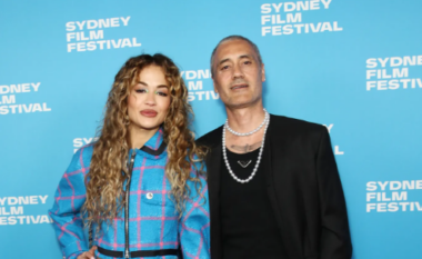 “Nuk dua t’iu bëj më përshtypje njerëzve”, Rita Ora tregon se si ka ndryshuar pas martesës me regjisorin nga Zelanda e Re