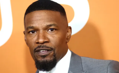 Jamie Foxx flet për herë të parë për sëmundjen që për pak sa nuk i kushtoi me jetë: Gjithçka filloi me një dhimbje koke