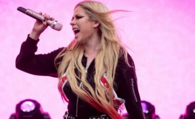 Avril Lavigne pret 22 vjet për të performuar në Glastonbury