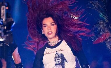 Dua Lipa do të mbajë koncertin e saj më të madh deri më tani në Wembley Stadium qershorin e ardhshëm – pasi mahniti me performancën e saj në Glastonbury