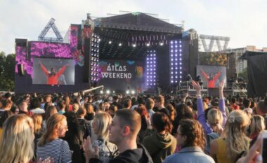 Sulmet ajrore nuk mund ta ndalin muzikën në këtë festival ukrainas