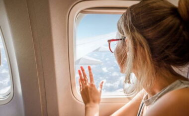 A duhet të përdorni krem kundër diellit gjatë fluturimeve? Ekspertët ndajnë rutinat e tyre të rekomanduara