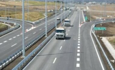 Qeveria ndaloi qarkullimin e automjeteve të peshave të rënda për shkak të temperaturave të larta, reagon Klubi i Biznesit