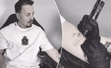 U shpreh se “nuk po i hahej as buka” pas ndarjes, Blero bën tatuazh hamburgerin në krahun e dorës