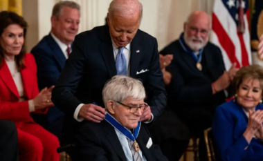 Ndërron jetë prezantuesi legjendar, Phil Donahue