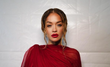 Është aq e thjeshtë – Rita Ora tregon ushqimin e preferuar përpara performancës në një koncert