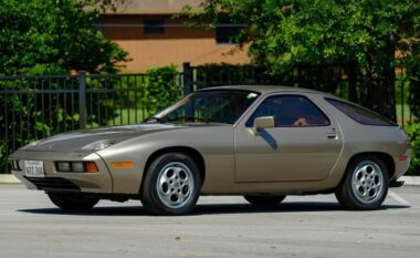 Shitet legjendari Porsche 928 që e ka vozitur Tom Cruise