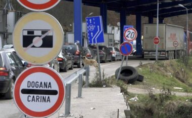 Deri në tri orë pritje për të dalë nga Kosova në pikën kufitare Dheu i Bardhë