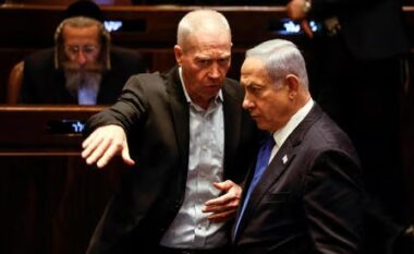 Netanyahu ‘fjaloset’ me ministrin e mbrojtjes për kushtet e marrëveshjes me Hamasin