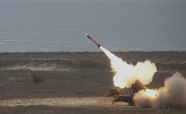 Ligjvënësit rumunë miratojnë dhurimin e sistemit të raketave Patriot në Ukrainë