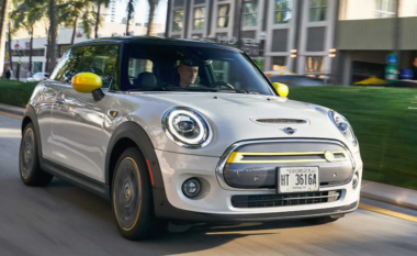 Mini Cooper njofton “tërheqjen” e mbi 140 mijë modeleve për shkak të një defekti që mund të shkaktojë zjarr