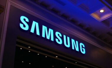 Samsung po përgatit një telefon që paloset trefish