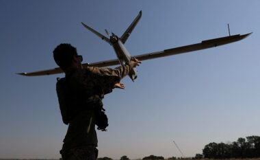 Nga zero në 4 milionë në vit – Ukraina po rrit me shpejtësi prodhimin e dronëve, si dhe armëve të tjera