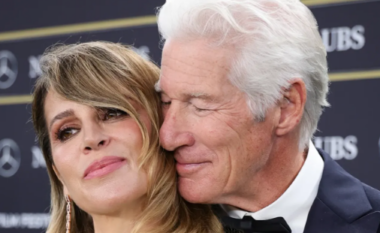 Richard Gere nuk e fsheh dashurinë e madhe që ka ndaj bashkëshortes, e cila është 34 vjet më e re