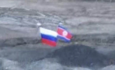 Pas pamjeve të trupave ushtarake, në territoret ukrainase shihet flamuri i Koresë së Veriut