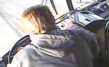 Dy pasagjerë ‘u hodhën në aksion’ pasi shoferi i autobusit të Kolorado Springs pësoi ‘gjencë mjekësore’
