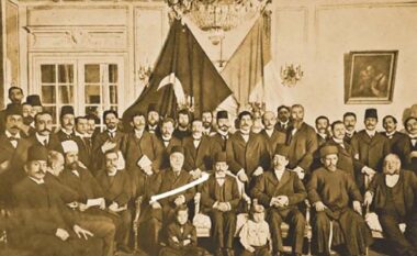 Ismail Bej Qemali në Kongresin e Xhonturqve në vitin 1902 në Paris