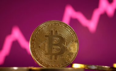 Rekord tjetër i Bitcoin, arrin vlerën e 98 mijë dollarëve