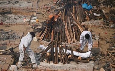 Pavarësisht se e shpallën të vdekur dhe deshën ta djegin trupin e tij – i riu nga India që u zgjua megjithatë humbi jetën  