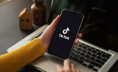 TikTok reagon ndaj ndalimit të përdorimit të rrjeteve sociale nën moshën 16-vjeçare në Australi