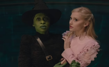 Ariana Grande përballet me kritika pas komenteve për seksualitetin e personazhit të saj Glinda në “Wicked”