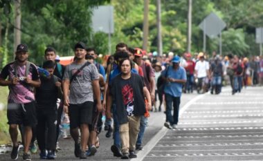 Karvani me rreth 1500 migrantë nga Meksika po lëviz drejt SHBA-së