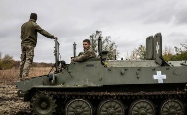 Për herë të parë që nga nisja e luftës, Biden do t’i lejojë ekspertët ushtarakë amerikanë të riparimit të armatimit të shkojnë në Ukrainë