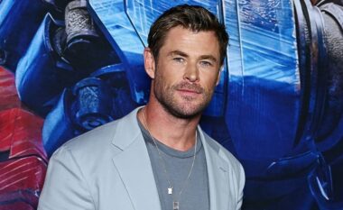 Chris Hemsworth ndan detaje rreth gjendjes së tij shëndetësore, përdor terapinë me qeliza staminale