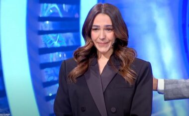 Jonida Vokshi emocionohet në studion e BBVK: Çdo dalje time nga sonte ia dedikoj engjëllit tim, babait tim