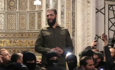 Udhëheqësi rebel flet në një xhami në Damask, thotë se fitorja është e gjithë kombit sirian