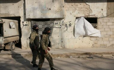Rebelët sirianë amnistojnë rekrutët e ushtrisë nën sundimin e Assadit