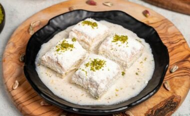 Bakllava me çokollatë të bardhë dhe qumësht: Kombinim i pazakontë, shije unike!