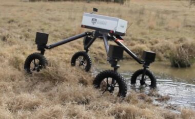 Roboti me inteligjencë artificiale kujdeset për lopët dhe kullotat