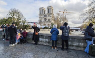 Trump shkon në Paris, në udhëtimin e tij të parë jashtë vendit që nga fitorja në zgjedhjet për president të SHBA-së