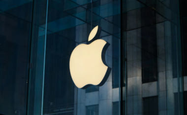 Apple është gati të bëjë histori – vlera e kompanisë po i afrohet një shifre rekord