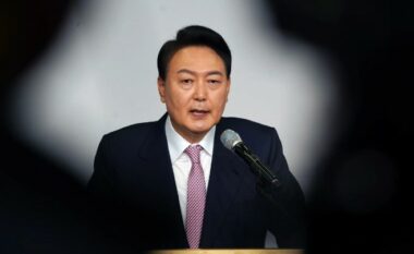 Parlamenti nuk arrin ta shkarkojë presidentin jugkorean