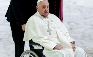 Papa i bën thirrje rebelëve sirianë ta stabilizojnë vendin