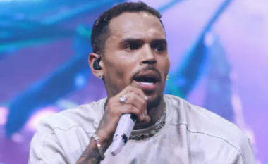 Chris Brown padit kompaninë Warner Bros për 480 milionë euro