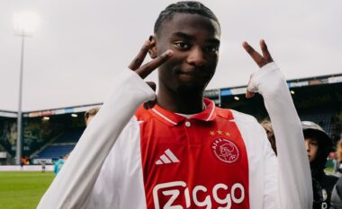 Jorthy Mokio frymëzon Ajaxin: Ai refuzoi Barcelonën dhe tani debuton në moshën 16-vjeçare duke bërë histori