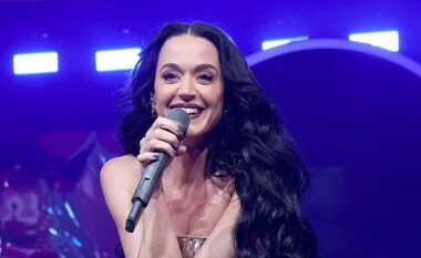 Katy Perry tregon sekretin si i menaxhon komentet negative