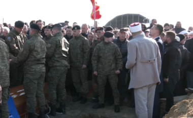Varroset babai i ish-presidentit, Thaçi i dërgon kurorë lulesh me një mbishkrim prekës