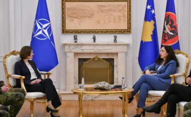 Osmani i ndan “Medaljen Presidenciale Ushtarake” Gjeneralit amerikan, Christian Nawrat
