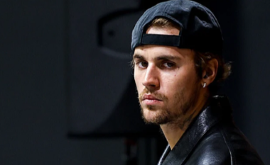 Justin Bieber flet hapur me fansat për problemet me shëndetin mendor