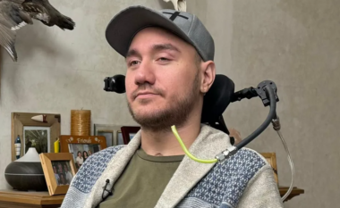 Rrëfimi i njeriut me një çip të implantuar në trurin e tij – i cili mund t’i përkthejë mendimet në komanda kompjuterike